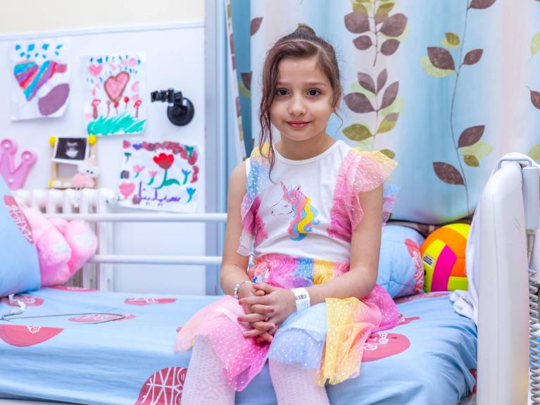 Mit Glitzer und Einhornkleid ist Celina auf dem besten Weg zur Genesung