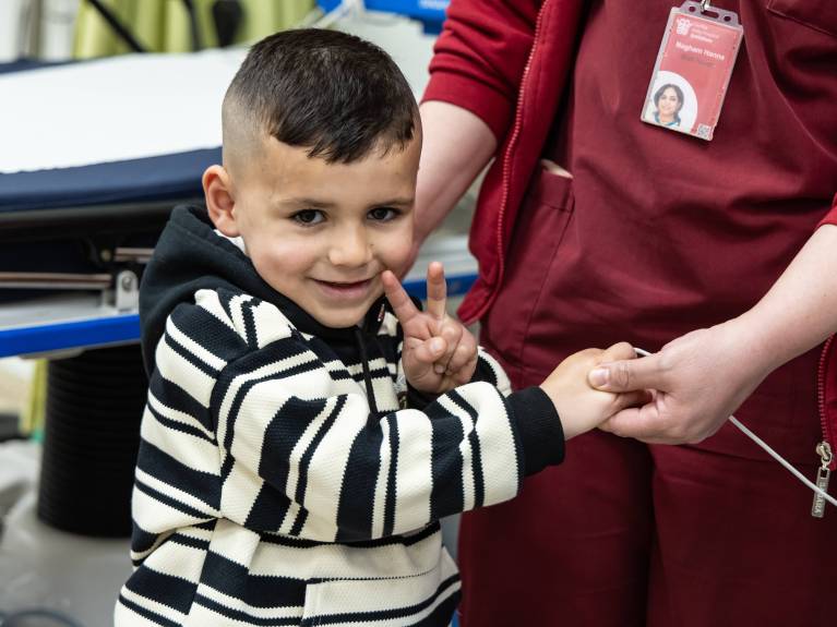 Der kleine Usama ist froh im CBH behandelt zu werden