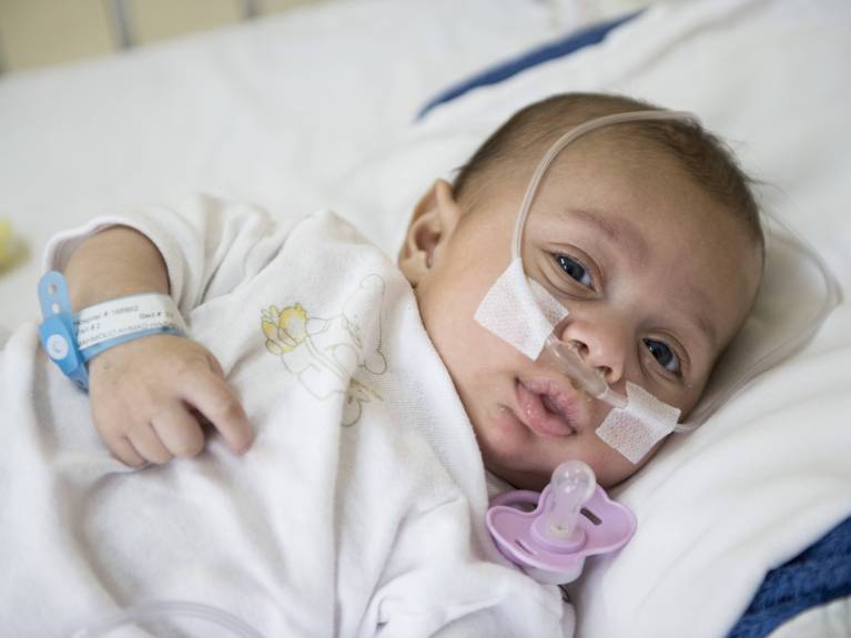 Im Caritas Baby Hospital werden hauptsächlich Säuglinge behandelt Im Caritas Baby Hospital werden hauptsächlich Säuglinge behandelt